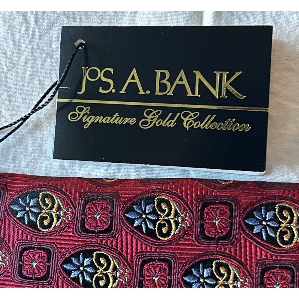 Jos. A. Bank Signature Gold Tie Red Silk w/ Regal Medallion Motif 3.5"x58" NWT‎ - Picture 7 of 9